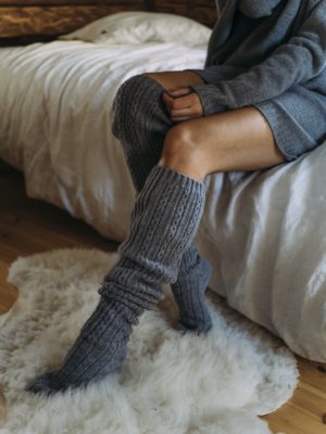Harmaat ylipolven villasukat hygge