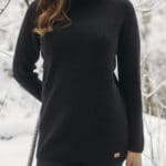 Laadukas musta neule, valmistettu Suomessa