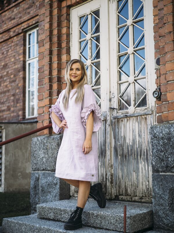 Vaaleanpunainen pellavamekko