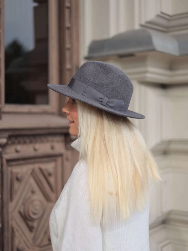 Tyylikäs villahattu beige