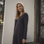 Tummanharmaa neulemekko