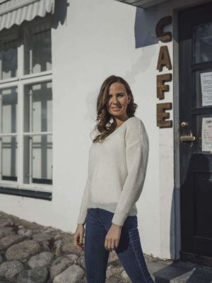 Valkoinen mohairneule